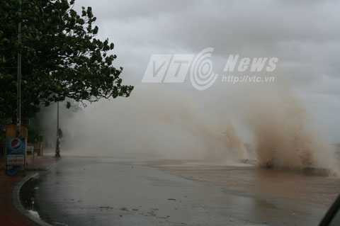 Đồ Sơn, khi 1, Hải Phòng, sóng cuốn xuống biển