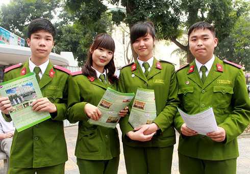 Điểm chuẩn 6 trường công an năm 2013 tăng mạnh (Ảnh: Phạm Thịnh)