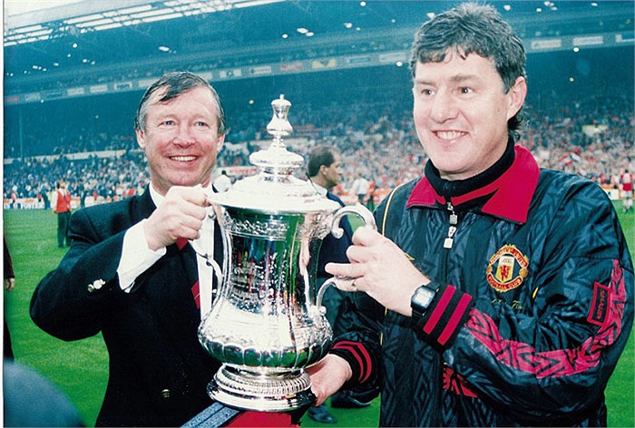 4 năm sau ông lặp lại chiến tích này