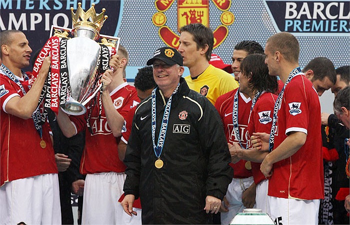 Phải 4 năm sau, Quỷ đỏ mới đòi lại ngôi số 1