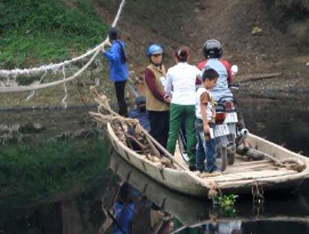 chốn đu dây thuyền vượt sông 