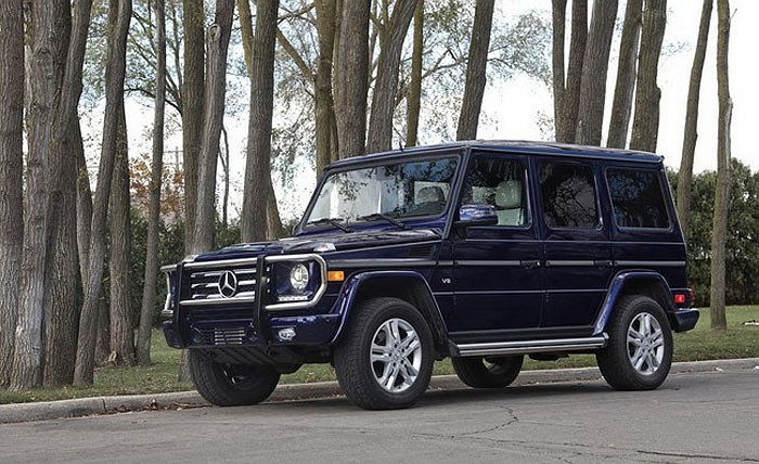 Mercedes-Benz G550, mẫu xe anh em với G63 AMG cũng không thua kém về độ uống xăng với mức 19,5 lít/100 km 