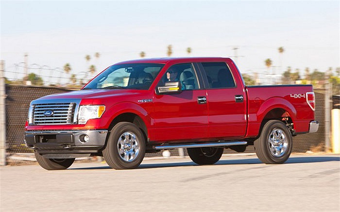 Với động cơ dung tích tới 6.2 lít, mẫu Ford F-150 4WD không chỉ là vua về doanh số tại Mỹ mà còn “vô địch” về mức độ uống xăng với mức 19,6/14,7/18,1 lít/100 km cho các loại đường cao tốc, đô thị và đường hỗn hợp.