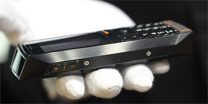 Toàn bộ khung máy làm từ thép 316L cao cấp, phủ lớp bảo vệ PVD siêu mỏng.