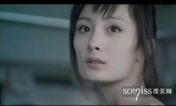 Điểm duy nhất gần như không thay đổi trên gương mặt cô là đôi mắt to tròn, long lanh.