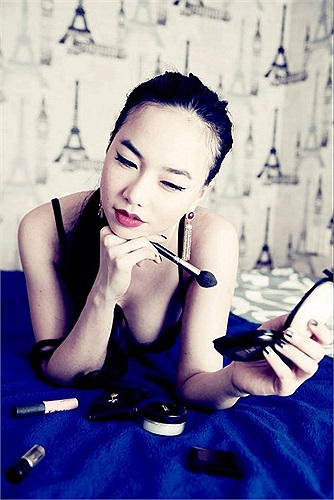 Mặc dù không còn sở hữu những nét đẹp tự nhiên như trước, và dính khá nhiều nghi án phẫu thuật thẩm mỹ, nhưng không thể phủ nhận, Đinh Ngọc Diệp đẹp và quyến rũ.