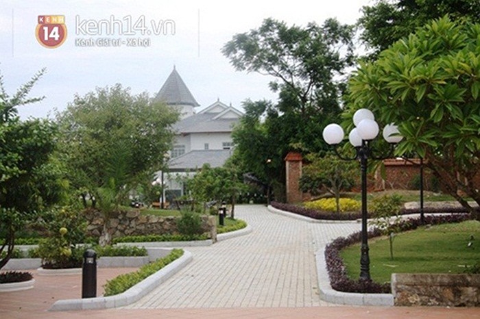 Trước đó, đại gia xứ Thanh này sống trong một khu biệt thự xây dựng vài tỷ đồng.