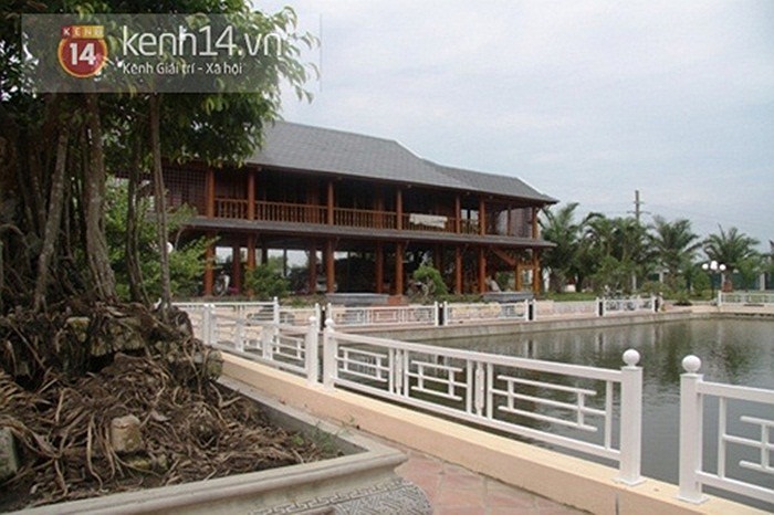 Nổi tiếng là một doanh nhân thành đạt ở Thanh Hóa trong lĩnh vực bất động sản, địa ốc, đại gia này còn là tâm điểm được dư luận quan tâm khi đồn đoán ông có ý tưởng đầu tư kinh doanh trực thăng taxi.