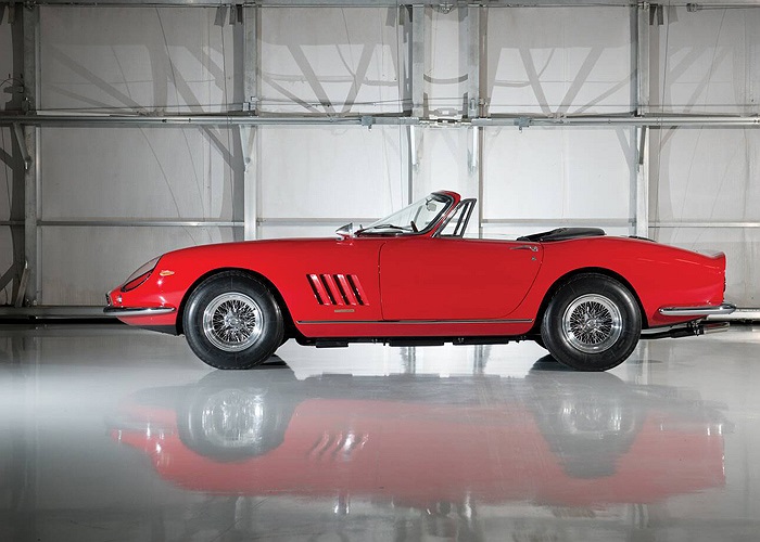 Đây là 1 trong 10 chiếc Ferrari 275 GTB/4*S N.A.R.T. Spider do Pirinfarina chế tạo với phong cách đậm chất Italia.