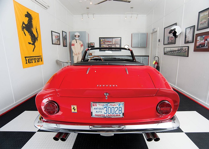 Đây là chiếc xe cổ đắt thứ 2 trong lịch sử các cuộc đấu giá công khai. Ngôi vị số 1 thuộc về chiếc Mercedes-Benz W196 đời 1954 với giá 29,7 triệu USD. 