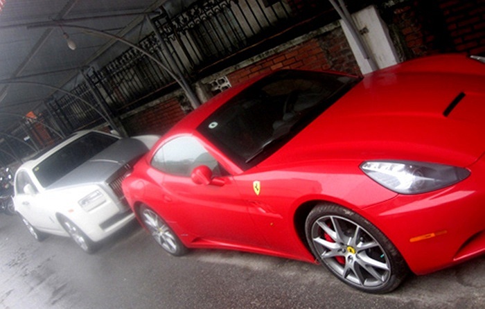 Ngoài Cường Luxury, giới thạo xe Hải Phòng cũng biết đến cái tên Đức 'tơ', đại gia 8X có trong tay 3 siêu xe mà nhiều người mơ ước gồm Ferrari California, Rolls-Royce Ghost và Land Rover Range Rover Supercharged. 