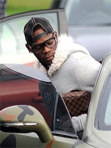 Super Mario trông chẳng khác gì một sinh viên đại học