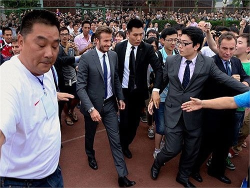 Bóng đá Trung Quốc đang ở trong giai đoạn khủng hoảng niềm tin trầm trọng khi nạn dàn xếp tỷ số, cá độ, bạo lực sân cỏ xảy ra tràn lan.