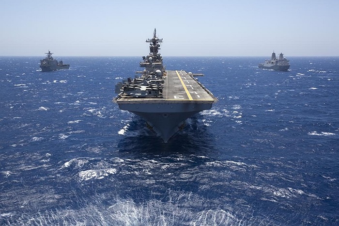 USS Kearsarge cùng 2 tàu đổ bộ USS San Antonio và USS Carter Hall làm nên nhóm đổ bộ của Hạm đội 5