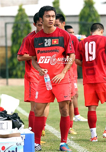 Cùng gặp chấn thương trên tuyển còn có Nguyên Sa của SHB Đà Nẵng.