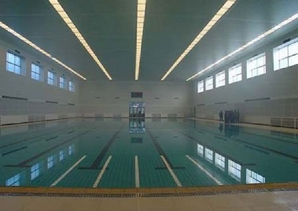 Ảnh chụp một bể bơi bên trong Trung Nam Hải.