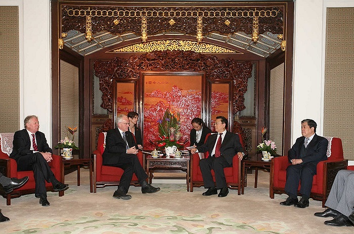 Nguyên phó thủ tướng Trương Đức Giang hội kiến Jurgen Ruttger - thống đốc bang Nordrhein-Westfalen, Đức tại Trung Nam Hải ngày 16/11/2009.