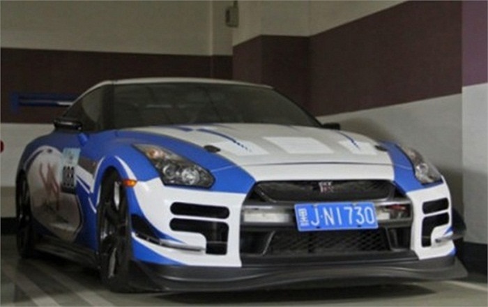 Nissan GT-R với bộ cánh lấy cảm hứng từ xe đua.