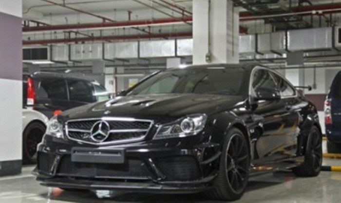 Cuối cùng là chiếc Mercedes-Benz C63 AMG Black Series.