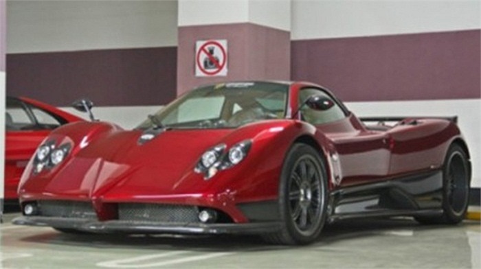 Bộ sưu tập siêu xe của một đại gia ở Bắc Kinh, Trung Quốc còn có 'thần gió' Pagani.