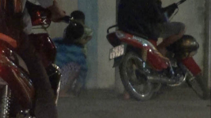 kẹo cao su, nước mắt, trẻ em