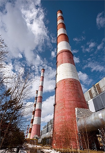 Nhà máy lớn nhất trong cụm là Surgut 2 với công suất lên đến 5.597,1 MW, là nhà máy nhiệt điện chạy dầu lớn nhất thế giới