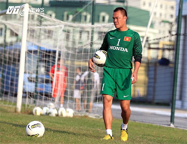 Theo thông tin mới nhất thì thủ thành của Hà Nội T&T gần như không thể lên đường cùng ĐT Việt Nam đá giao hữu với Qatar cũng như trận đấu gặp Uzbekistan.