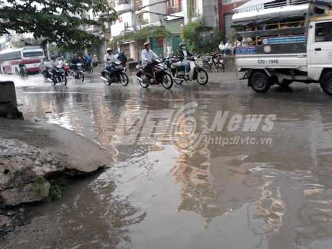 ngập nước, kẹt xe, Tân Hóa, Lò Gốm, Đầm Sen