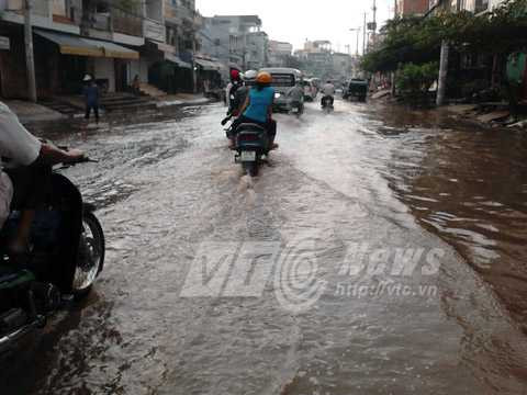 ngập nước, kẹt xe, Tân Hóa, Lò Gốm, Đầm Sen