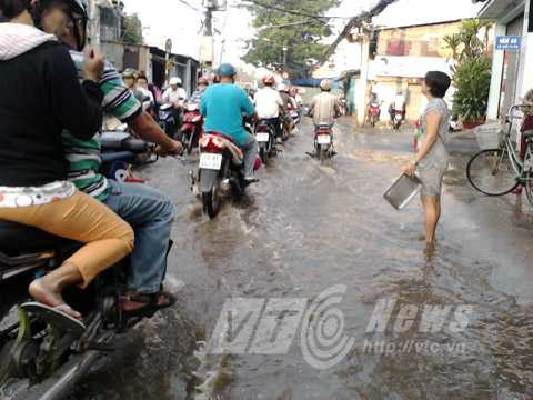 ngập nước, kẹt xe, Tân Hóa, Lò Gốm, Đầm Sen