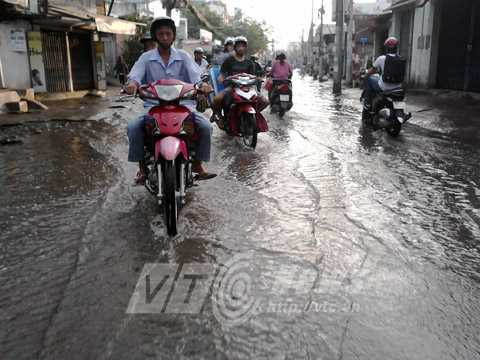 ngập nước, kẹt xe, Tân Hóa, Lò Gốm, Đầm Sen