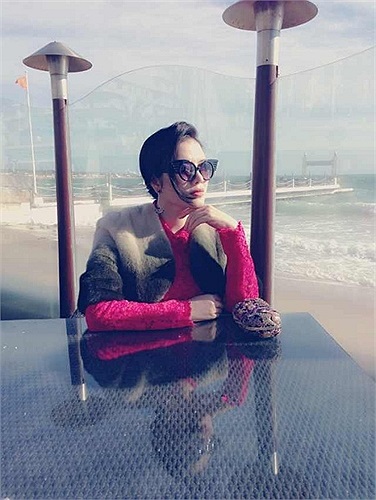 Lý Nhã Kỳ kiêu sa và quý phái bên bờ biển Pháp.