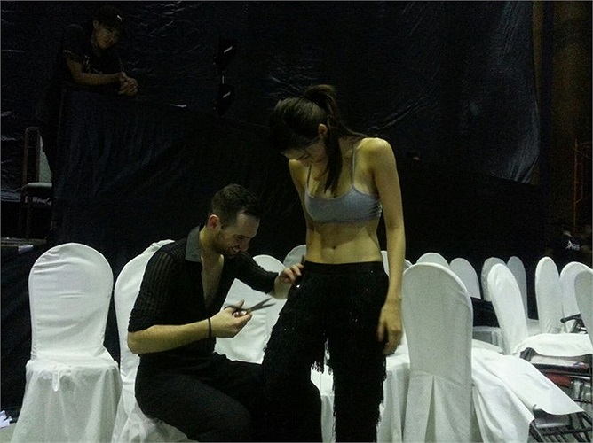 Dù nói lời chia tay với Bước nhảy hoàn vũ, nhưng Ngọc Quyên vẫn tích cực tập luyện cho tiết mục sẽ góp mặt ở đêm chung kết tới.