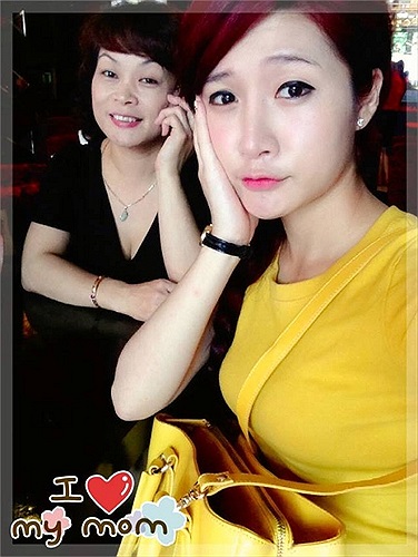 Vân Navy khoe ảnh chụp cùng mẹ.