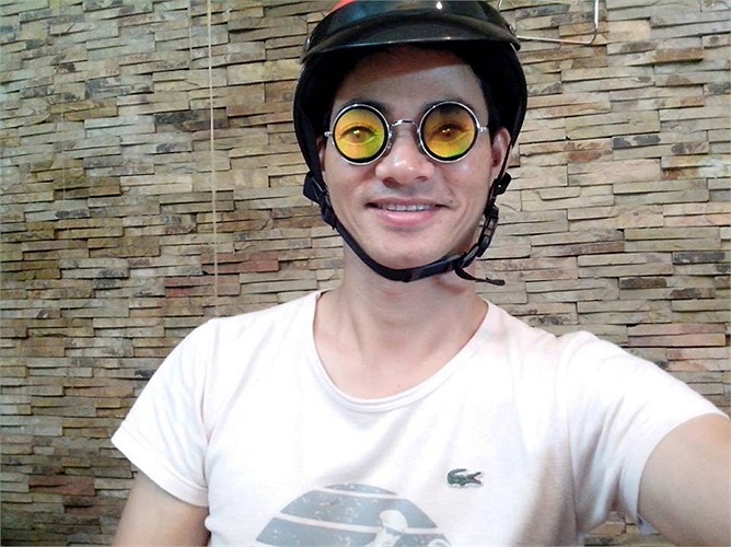 Phải sắm thêm chiếc kính thật xì tin.