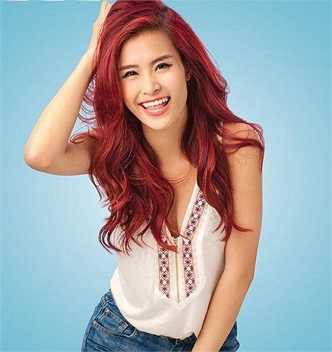 Đông Nhi rạng rỡ.