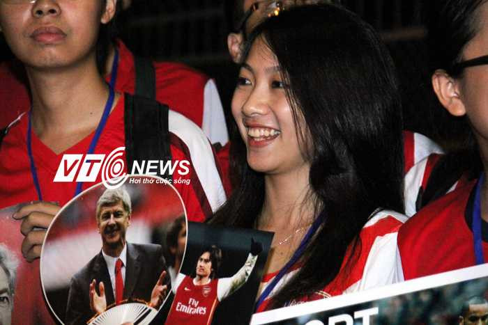 Fan Arsenal nồng nhiệt đón đoàn