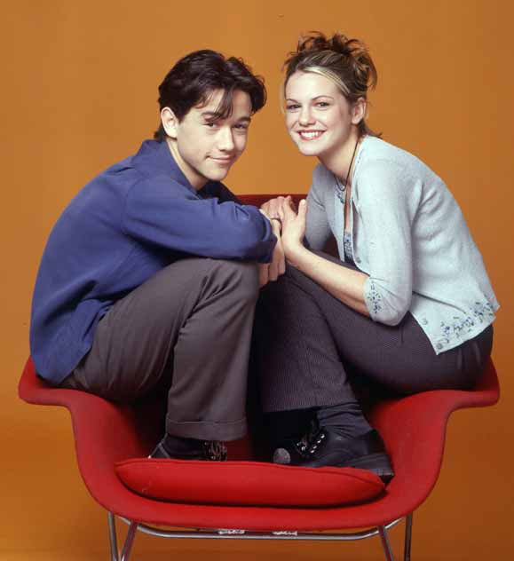 Gặp lại cô gái gây sốt 'Thế giới bí mật của Alex Mack'