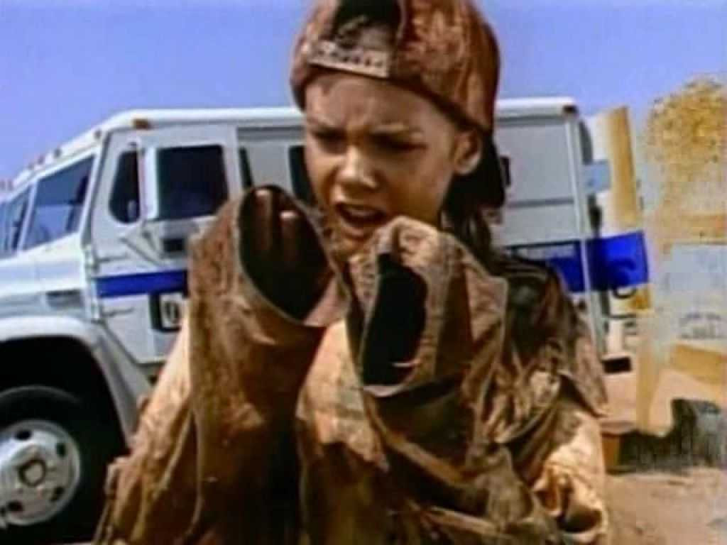 Gặp lại cô gái gây sốt 'Thế giới bí mật của Alex Mack'