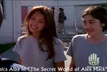 Gặp lại cô gái gây sốt 'Thế giới bí mật của Alex Mack'