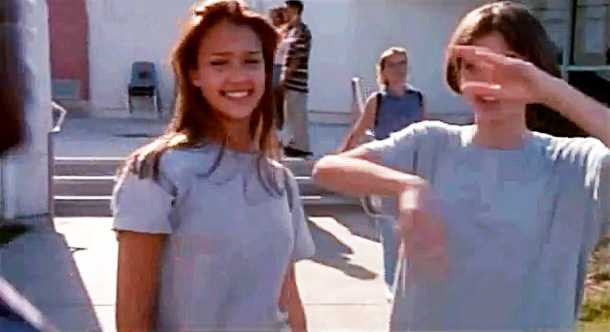 Gặp lại cô gái gây sốt 'Thế giới bí mật của Alex Mack'