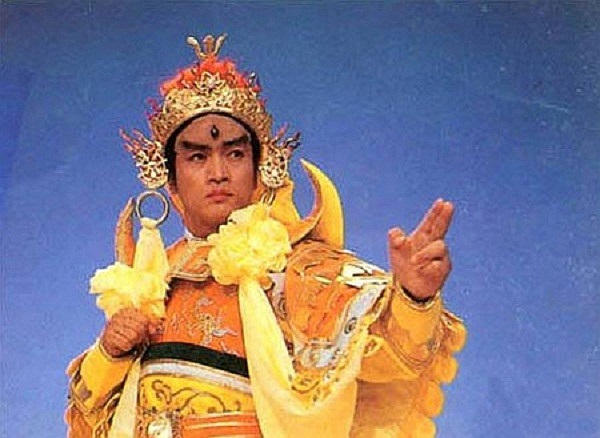 Nam diễn viên đảm nhận vai Nhị Lang Thần là Lâm Chí Khiêm.