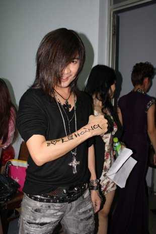 ‘Giả ngu” ăn tiền kinh điển như Lê Hoàng