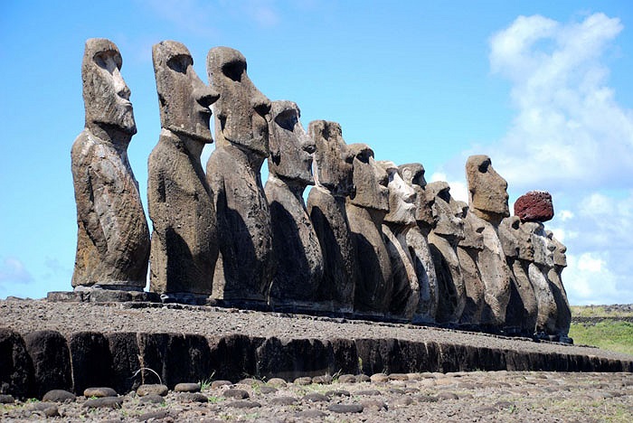 Dù sao, đó cũng chỉ là những giả thuyết. Những bí ẩn ở hòn đảo Phục Sinh vẫn chờ sự giải đáp từ các nhà khoa học.