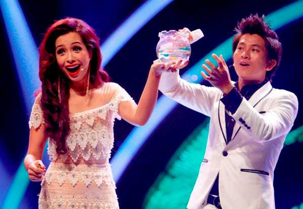 Giám khảo mua vui, MC tấu hài nhảm