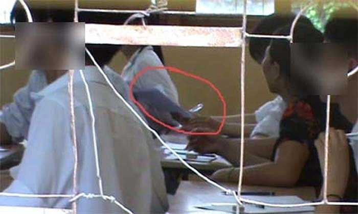 Giám thị "làm ngơ" để thí sinh chuyển bài cho nhau 