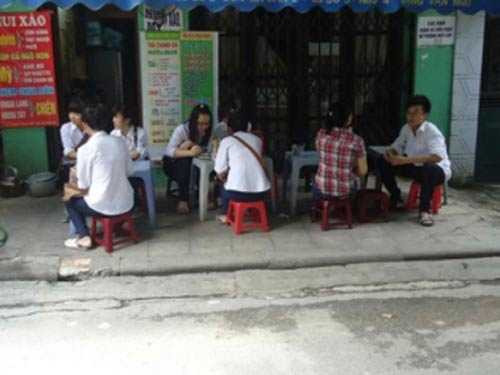 Học trò làm chuyện người lớn