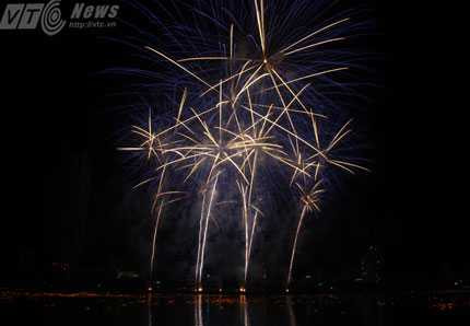 Tối 29/4, cuộc thi trình diễn pháo hoa quốc tế Đà Nẵng 2013 đã khai cuộc và đem lại những xúc cảm ra sao?