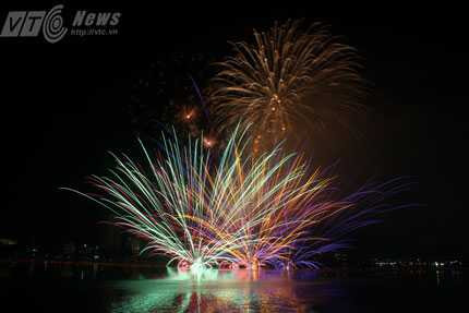 Tối 29/4, cuộc thi trình diễn pháo hoa quốc tế Đà Nẵng 2013 đã khai cuộc và đem lại những xúc cảm ra sao?