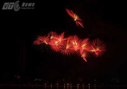 Tối 29/4, cuộc thi trình diễn pháo hoa quốc tế Đà Nẵng 2013 đã khai cuộc và đem lại những xúc cảm ra sao?